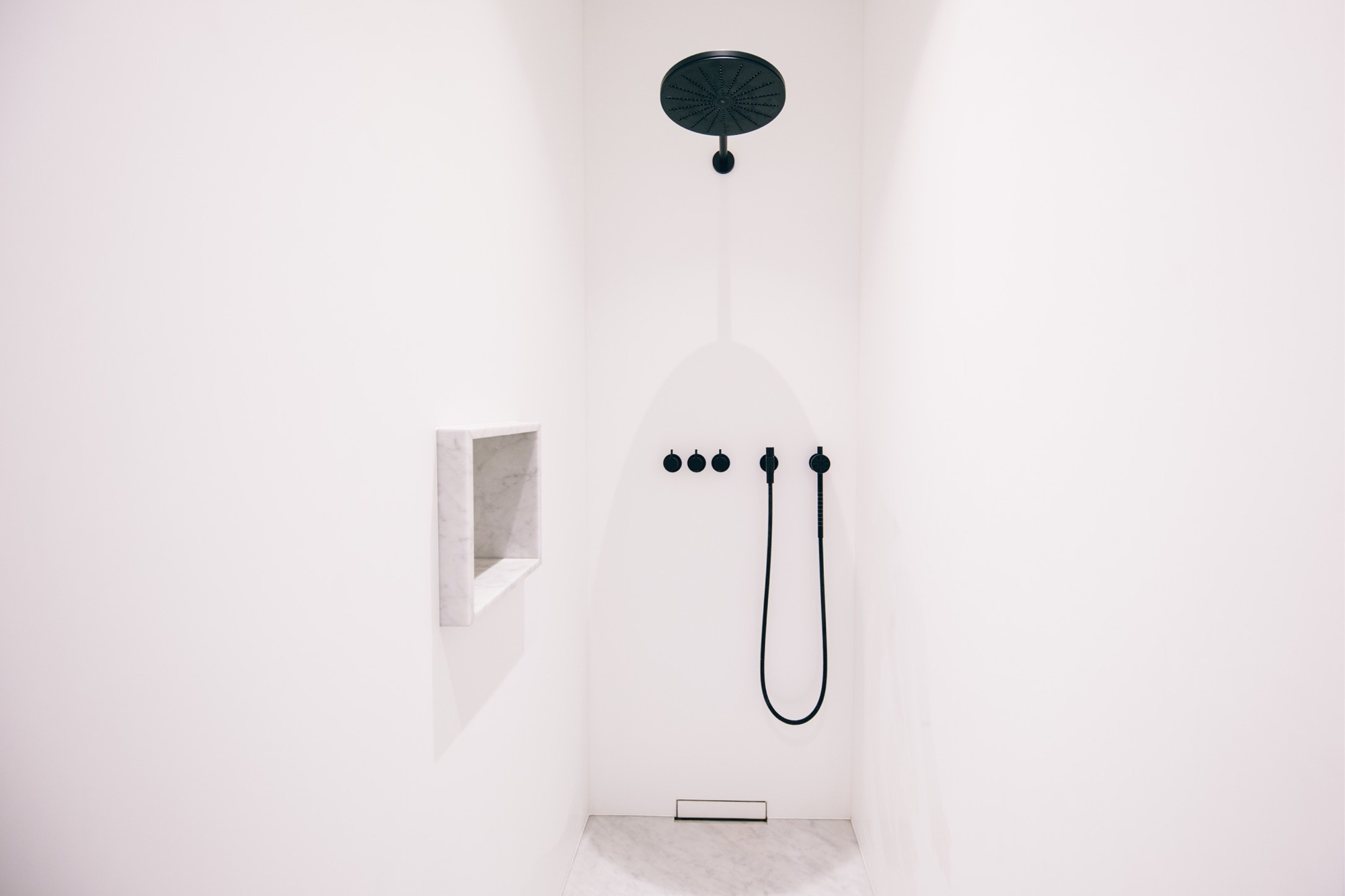 Will’s bathrooms, Céroux-Mousty