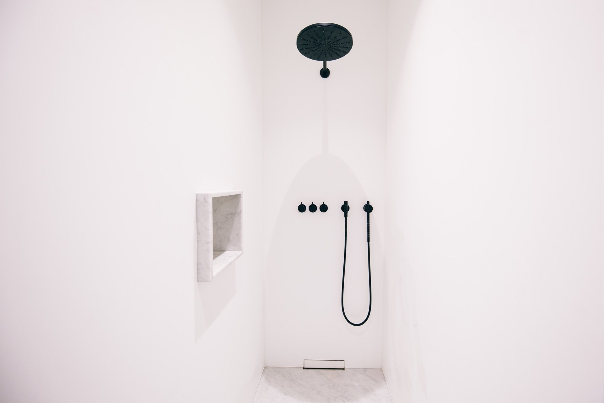 Will’s bathrooms, Céroux-Mousty