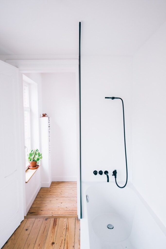 Will’s bathrooms, Céroux-Mousty