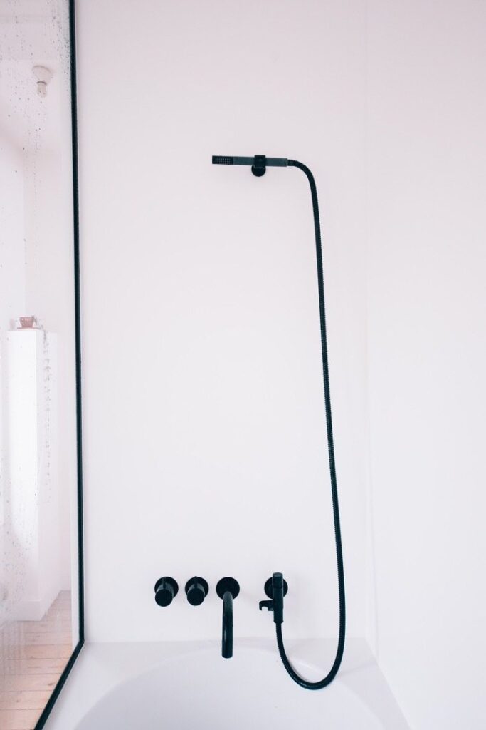 Will’s bathrooms, Céroux-Mousty